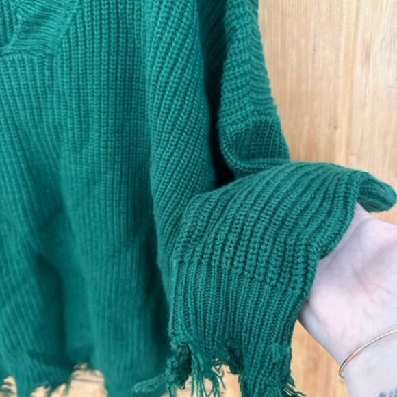 Zenana V-Neck Kelly Green Fringed Edged Sweater Size XL - Picture 5 of 13